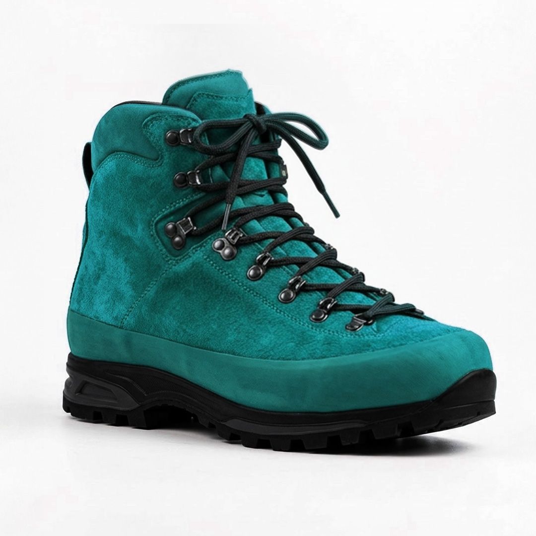 Scarponcino da montagna realizzato con Kuora Nubuck